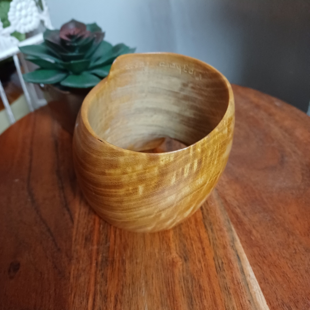 Elegant Wooden Bracelet - Picture 4 of 10